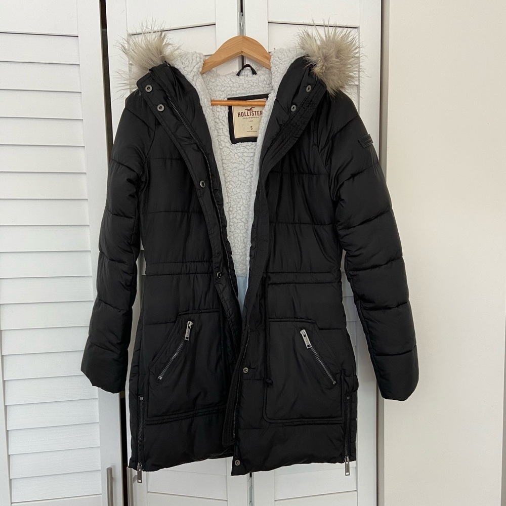 HOLLISTER BLACK WINTER COAT